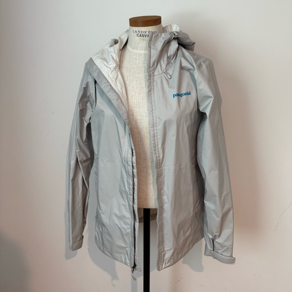 Patagonia Jackets & Blazers - Patagonia Women's Light Gray Rain Jacket